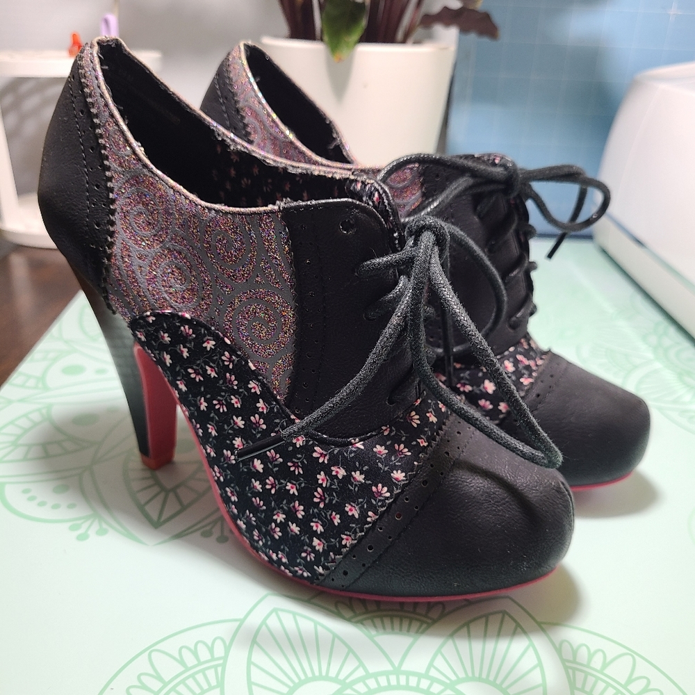 Cute Hot Tomato Heeled Oxfords